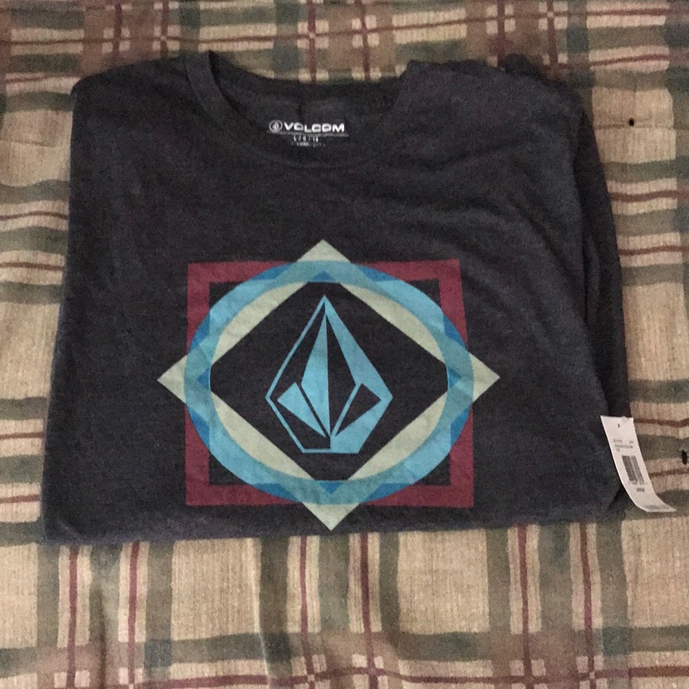 Volcom t shirt